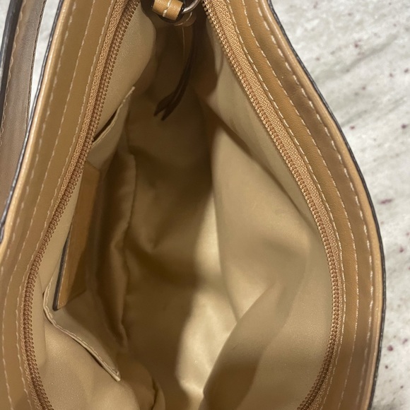 Coach Zoe Shoulder Bag - Cream/Tan Authentic - Picture 9 of 16